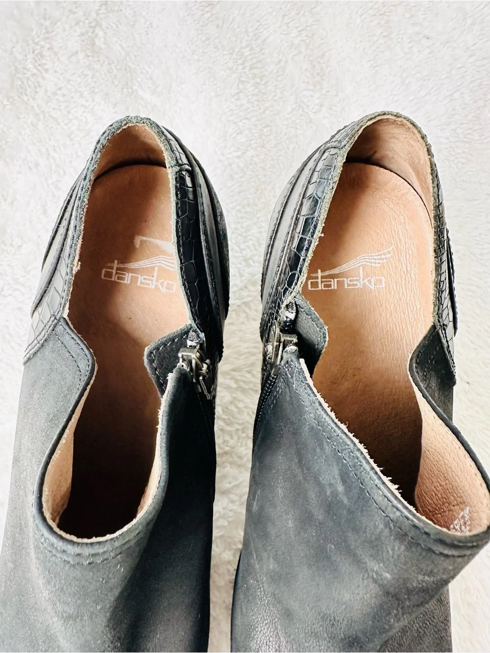 Dansko Marcia Leather Heeled Ankle Booties in Black Size 40 or 9.5-10